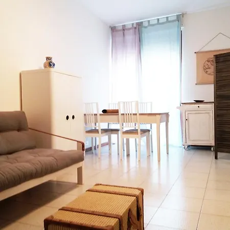 City Life Apartment *